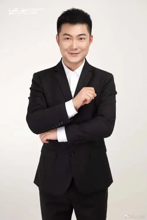 兰州电台主持人王大明在华厦眼科接受近视手术