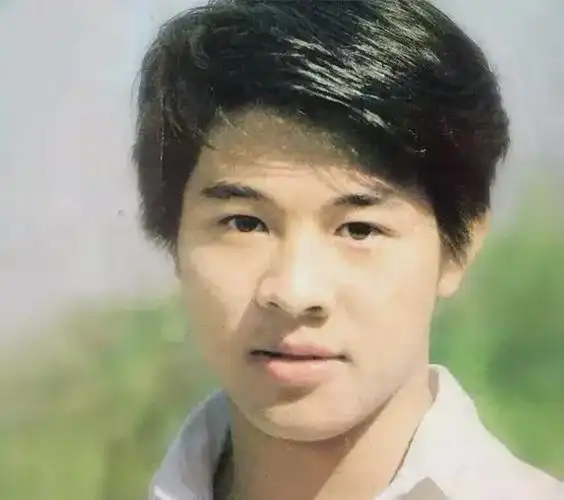 李连杰大火后请大哥做助理年薪120万为啥二哥还在农村种地