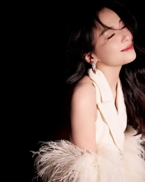 刘涛白色露肩马甲连体裤##我来告诉你惊喜夜有多惊喜##双11惊喜夜