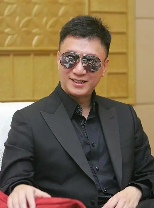 孙红雷用实力诠释了学历不够,颜值才华来凑,服不服?