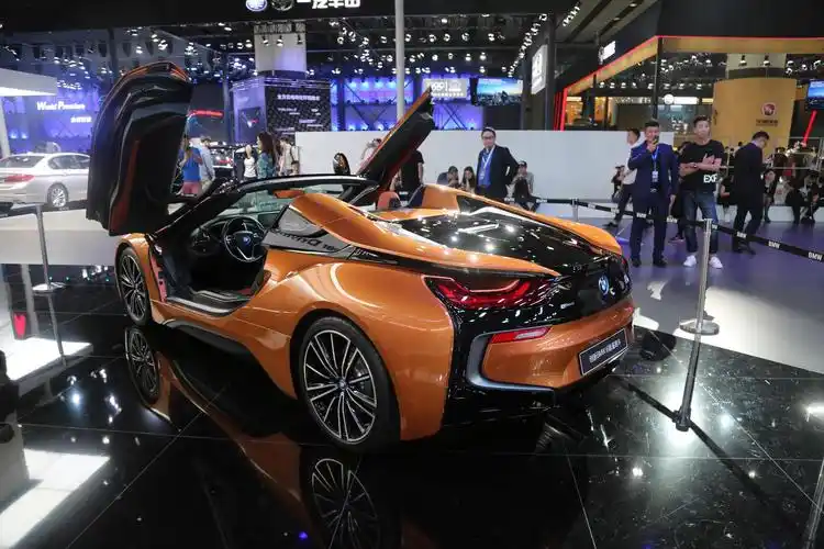 宝马创新bmw i8敞篷跑车,惊艳亮相2018广州国际车展!