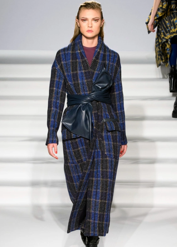 如果你的身材不是特别的完美,也可以选择这样的衣服,很巧妙