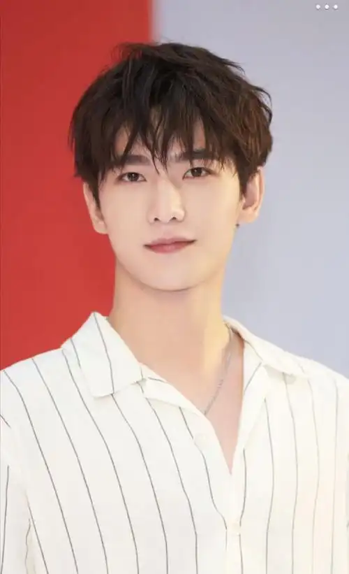 杨洋受伤贾士凯陪着上热搜粉丝心疼认为火上浇油导致反感