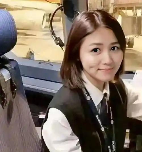伍倩玉,26岁当机长,全球最年轻的机长_才华_美女_飞行