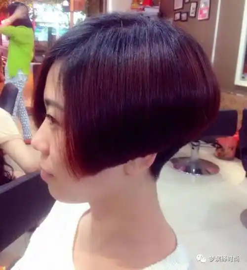 2017流行"推后边"短发