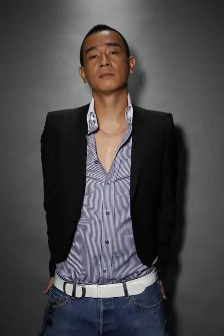 陈小春重返乐坛 加盟黎明amusic