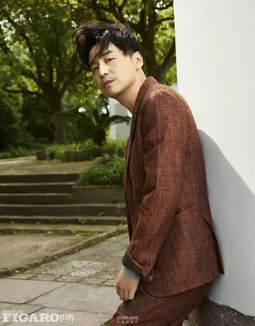 雷佳音登杂志双封面清爽有型演绎夏日迷情