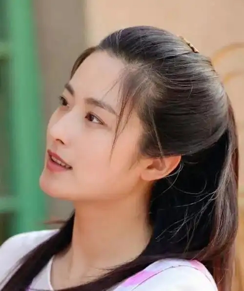 徐百卉气质优雅迷人高清写真