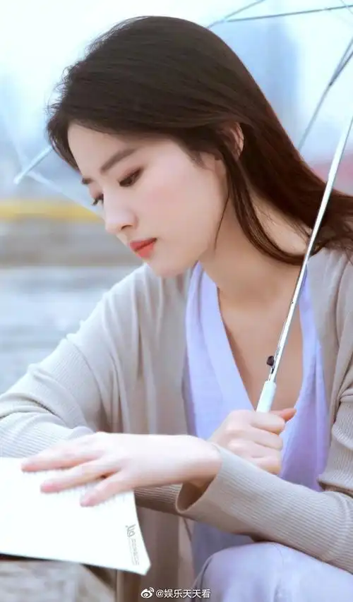 刘亦菲绝美侧颜~姐姐的鼻子真的万里挑一,侧颜杀slay全场!