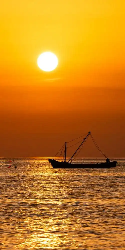 的天气告诉我今天肯定能出片,到宾馆后放下行李,果断拿起相机直冲海边