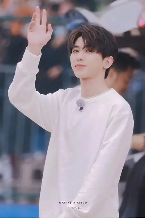 可爱蔡徐坤蔡小葵赞评论更多