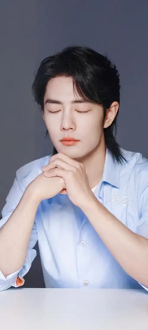 长发肖战好美!有点小委屈的嘟嘟嘴看着好好亲,博哥一定好爱!壁纸自取