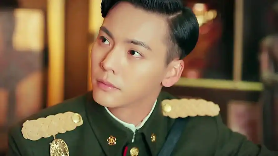 盗墓笔记中张起灵和张启山是什么关系