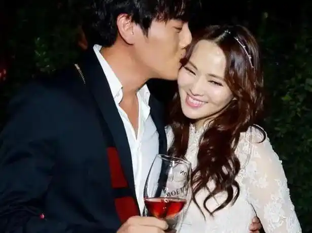 秦昊的前妻叫什么名字 秦昊石洋子关系