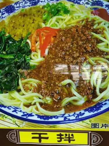 茶餐厅清真特色美食,—楼主营特色牛肉面,干拌面,炮仗,面片等各种面食