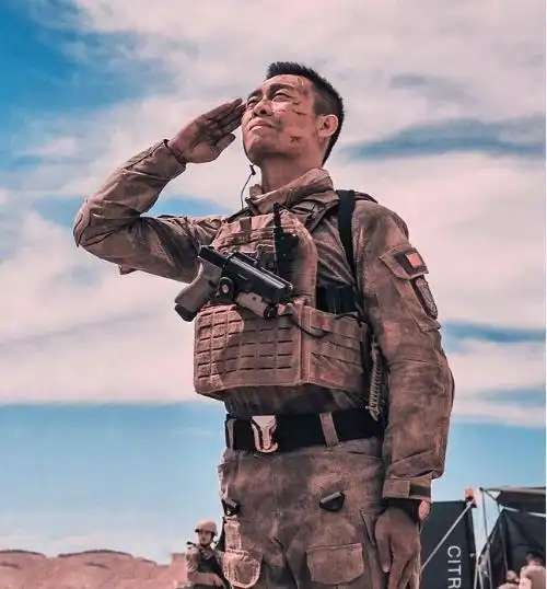 张译发文发当兵照片,实力强大的演员,40岁获得视帝