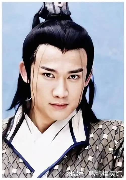 她索性当众炮轰男友聂远的"渣男"行为,同时游走在自己,阿娇,胡可等多