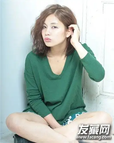 方脸女生适合发型 清新长刘海二八分蛋卷头(2)