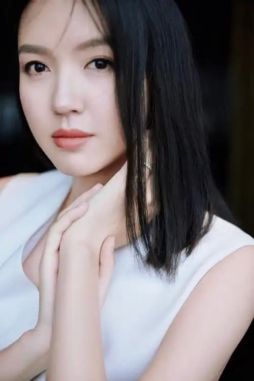 张梓琳兰州活动路透##张梓琳白裙随拍