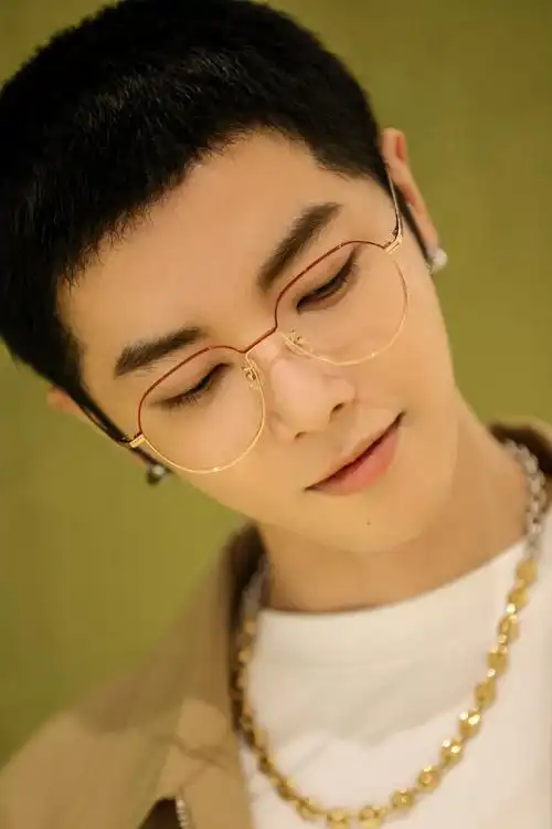 最近都是长发,那来看看短发的奇迹宇宇吧～十爷帅死我了@华晨宇yu