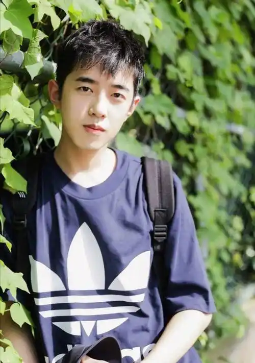 他是公认的大学校草,他也是最帅的it理工男_梁靖康_电影_网友