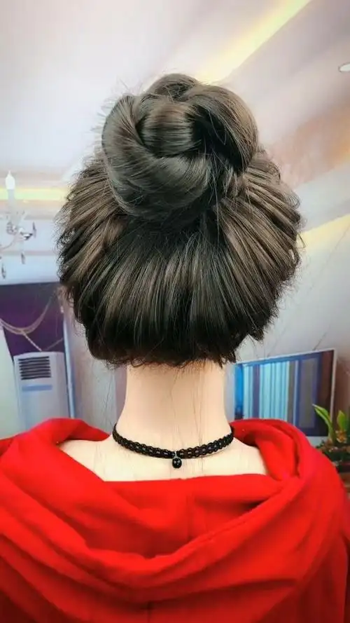 穿旗袍就这样扎头发,韵味特别浓