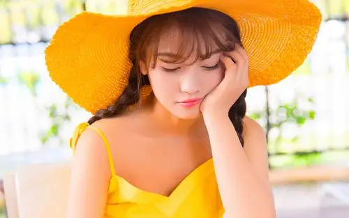 可爱甜美少女唯美高清桌面壁纸