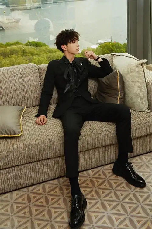 钱三一是个时尚boy22岁郭俊辰私服清爽帅气穿成少年们的典范