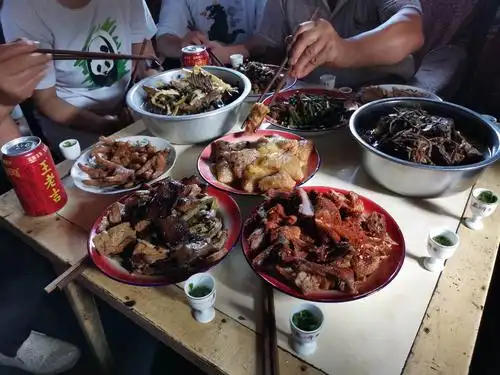 一桌饭菜,一次聚会,一世情缘,一生相伴.