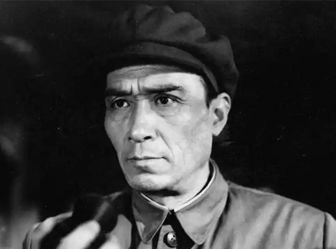 1964年,田方 主演影片《英雄儿女》 ,以娴熟的演技塑造了一个坚毅沉着