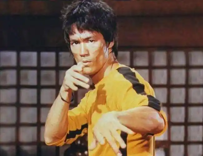 中国功夫还有近年来凭借几部电影,荣登百亿影帝宝座的吴京,不但会打