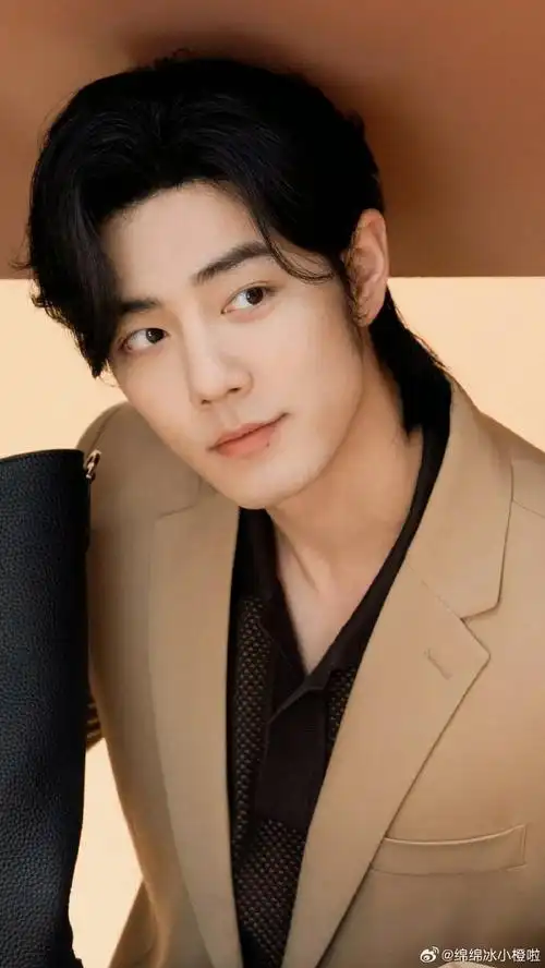 肖战壁纸来咯来咯,也是帅帅的呢