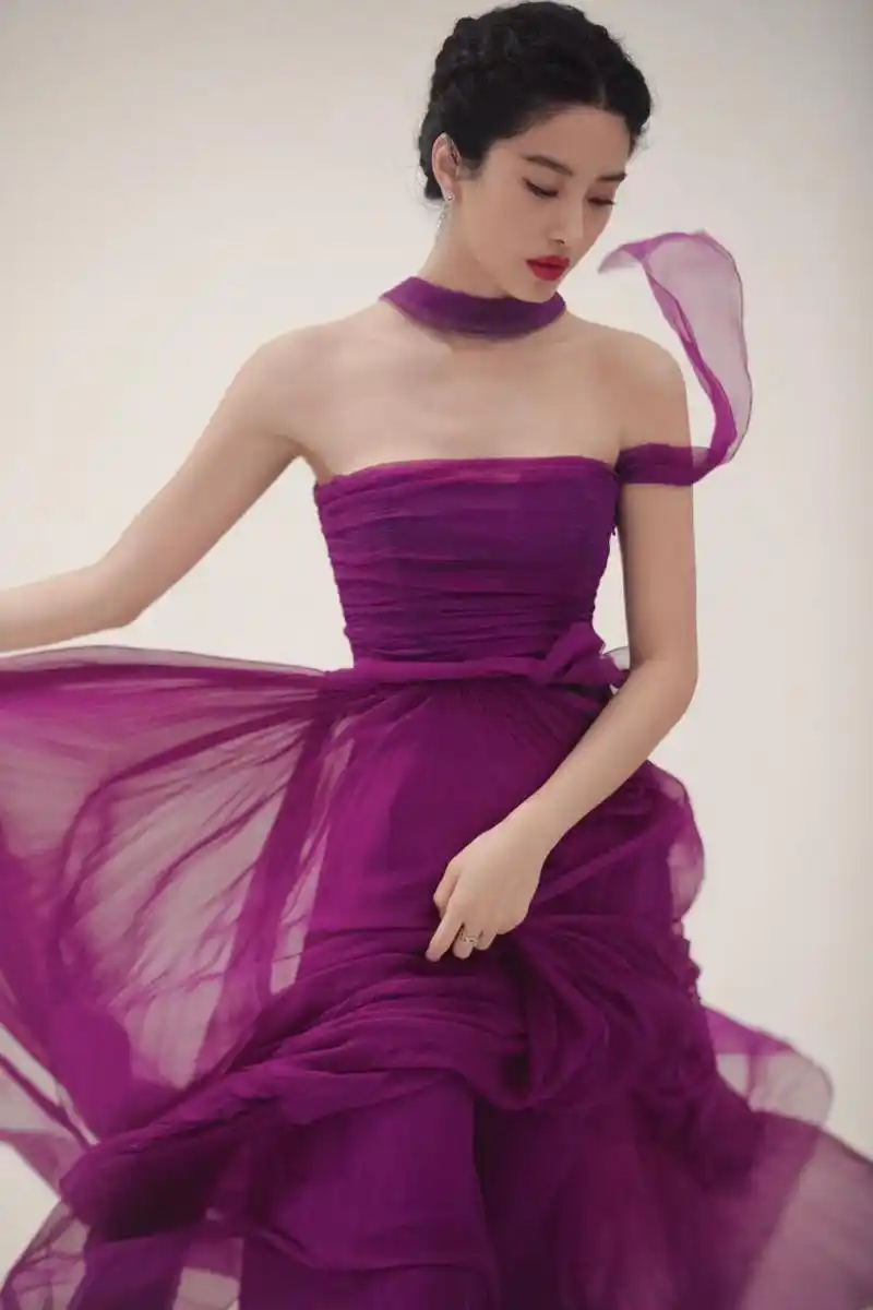 杨采钰紫色纱裙贵气感@杨采钰怼脸live图  杨采钰@杨采钰 真的是贵气