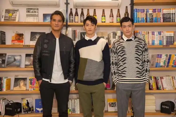 曹佑宁登《elle》开年刊 新剧热拍中