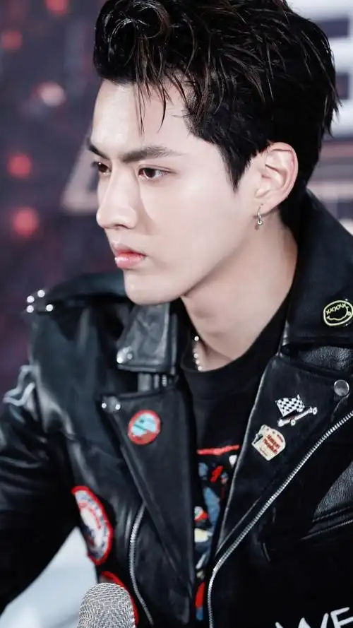 吴亦凡##kris##壁纸##手机壁纸#更多吴亦凡高清壁纸请关注微信订院排