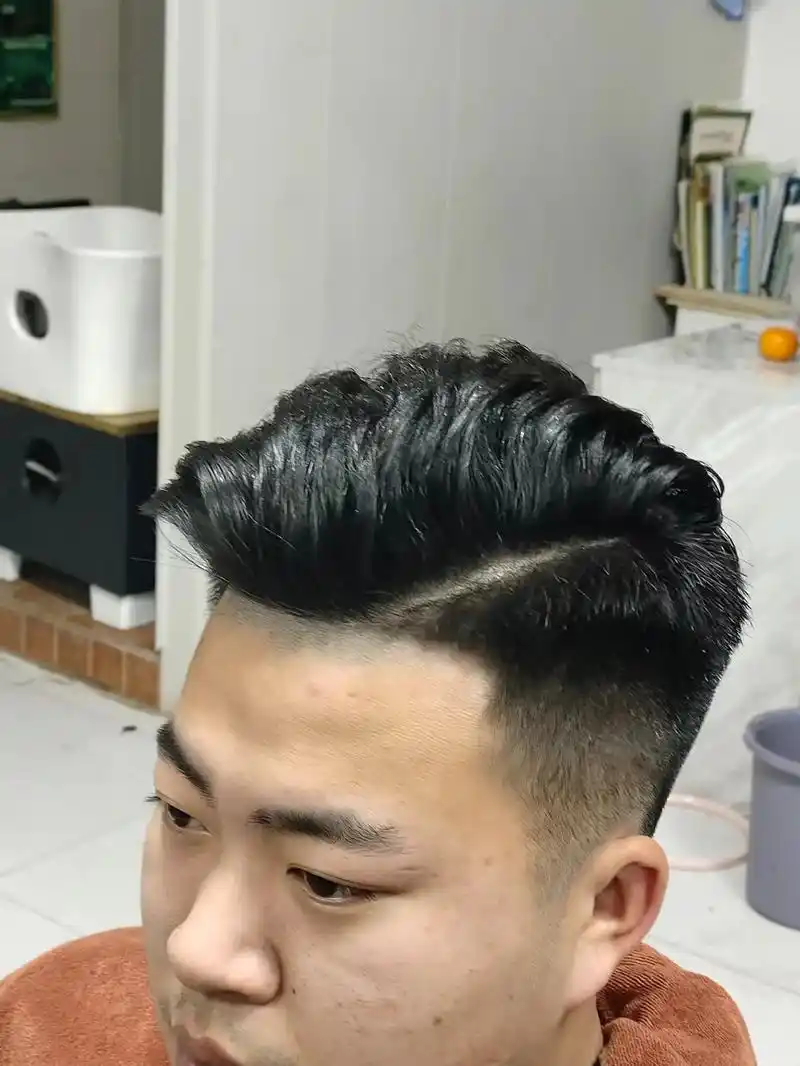 显 男生绅士气质的一款侧背#男士发型干净有精神 #男生发型 - 抖音