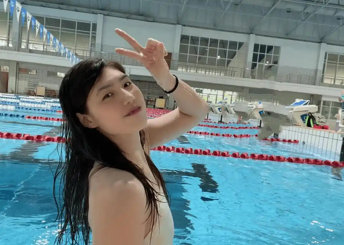 张雨霏晒泳装照,身材皮肤引赞叹,与中国游泳一哥传绯闻_奥运会_小时候