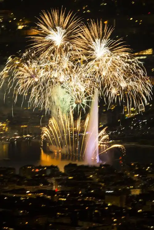 瑞士日内瓦:湖上烟花绚烂