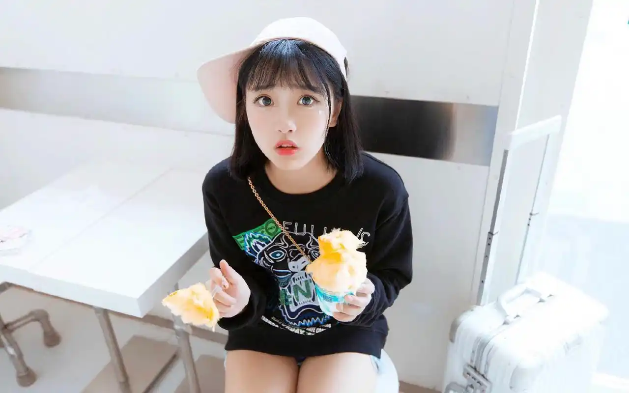 可爱俏皮少女清新户外写真图片桌面壁纸