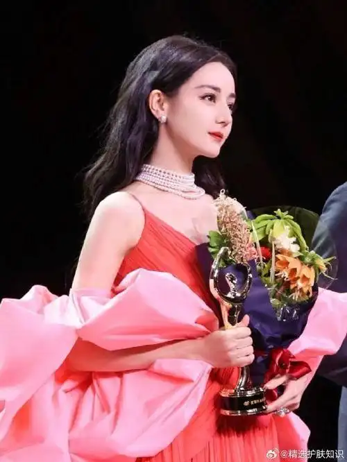 杨颖,刘亦菲,范冰冰外大多数比较参考网红韩国——模版高允真,林珍娜