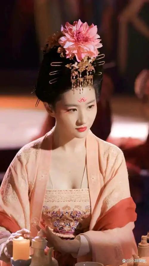 刘亦菲的古装扮相真是古色古香一颦一笑都有仙气
