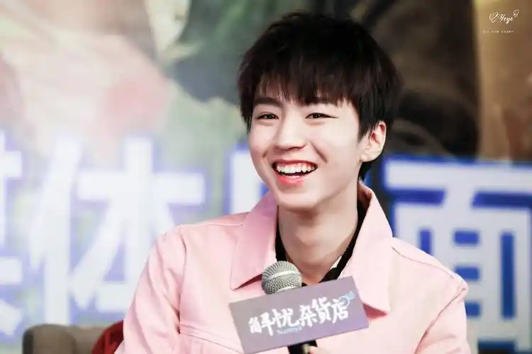 虎牙少年王俊凯笑容治愈满分