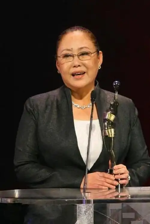 演员:病痛缠身,70岁出席典礼被陈宝国亲自搀扶|斯琴高娃|刘佩琦_网易