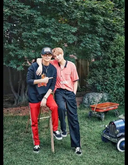 2022林彦俊合照壁纸396