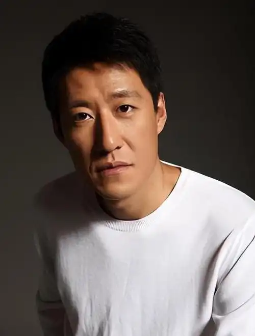 于震,一看他的脸,就知道他玩的是什么游戏 - 演员于震照片 - 实验室