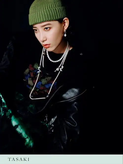 歌手李斯丹妮佩戴tasakicometplus项链