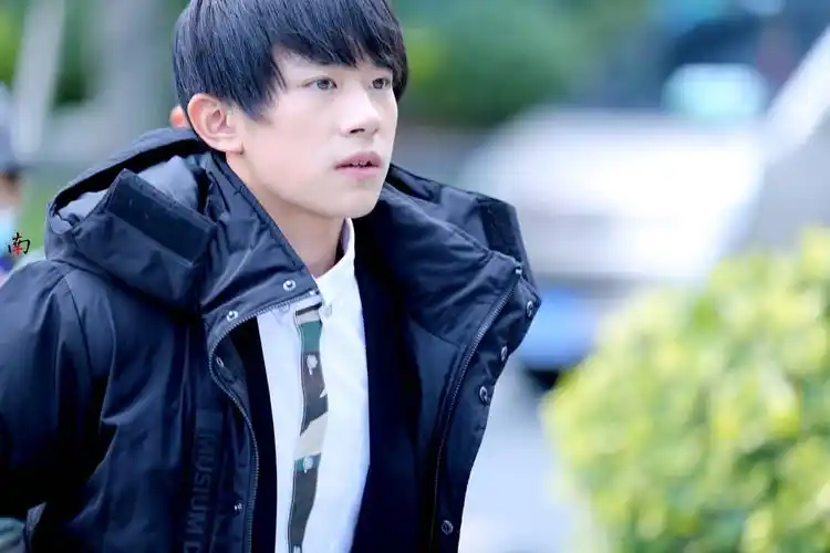 tfboys易烊千玺 160316 超少年密码 高清 cr.logo 侧颜