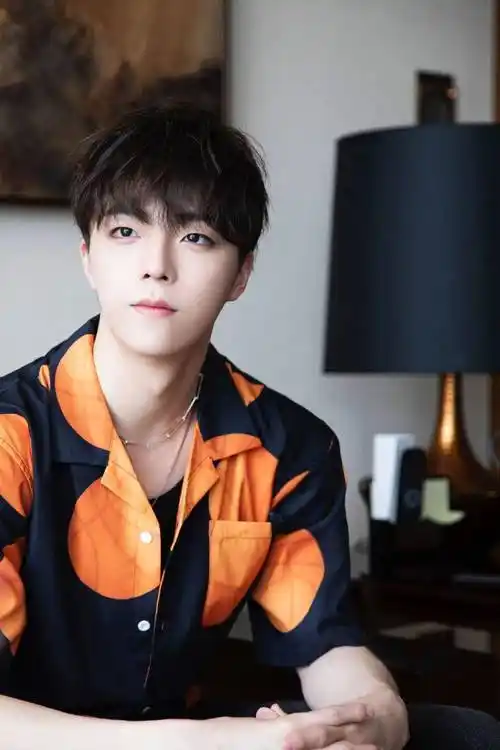 关晓彤被合作方嫌low?唐嫣回归被85花排挤?_芒果_宣传_流量