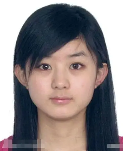 俞飞鸿看望恩师素颜出镜清纯似邻家女图