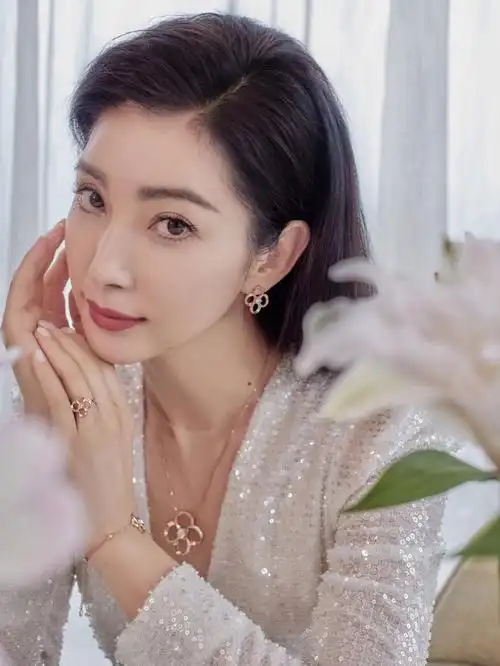 李冰冰时尚大气风格